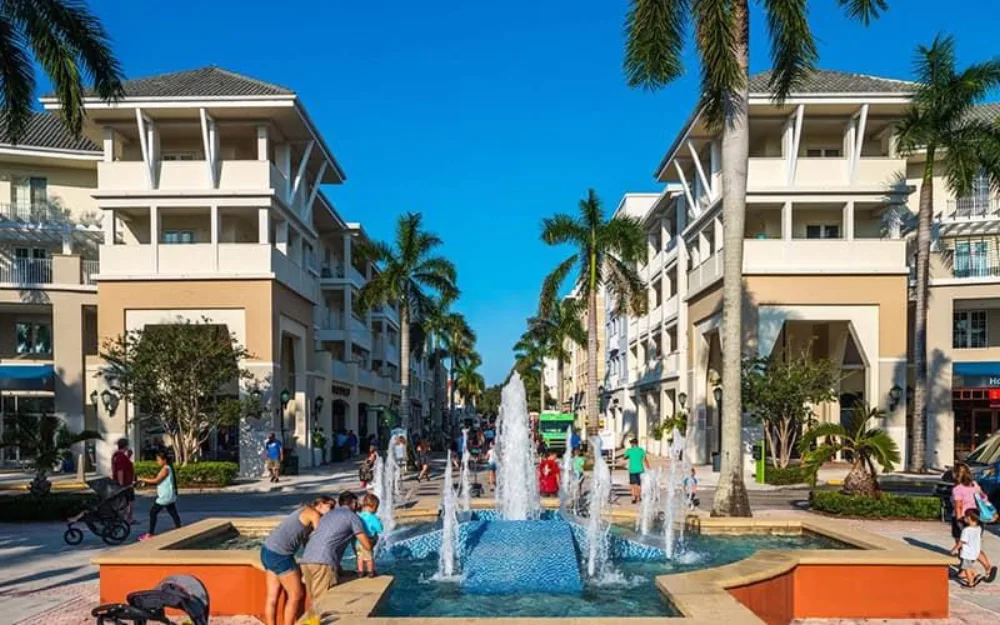 Jupiter downtown plaza and palm trees